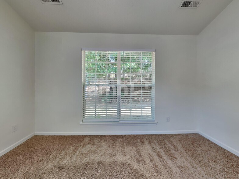 Building Photo - 204 Appleton Ln