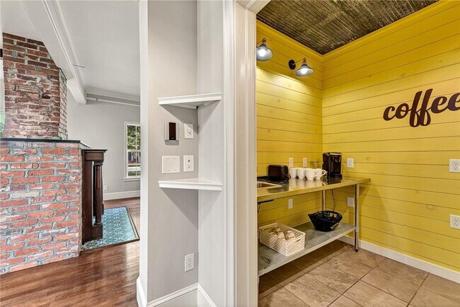 Building Photo - 801 NW C St