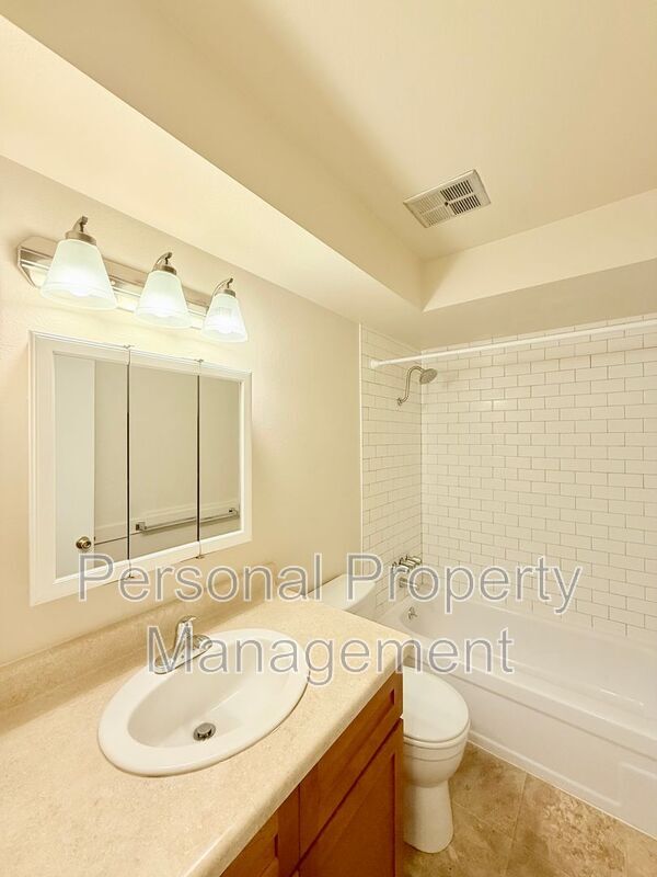 Building Photo - 1335 Z St