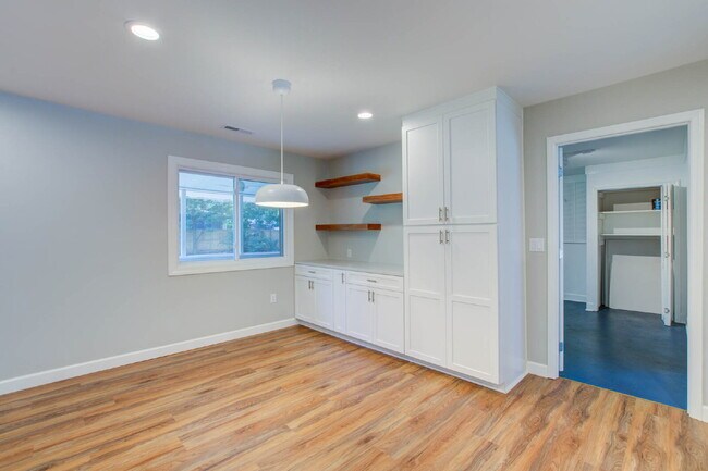 Building Photo - 1307 Bob White Dr