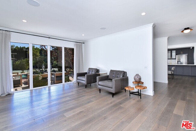 Building Photo - 4678 White Oak Ave