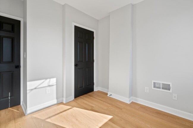 Building Photo - 524 N Pulaski St