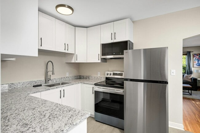 Building Photo - 5713 Lyndale Ave S