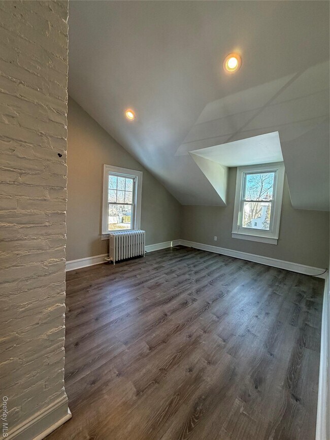 Building Photo - 43 James St