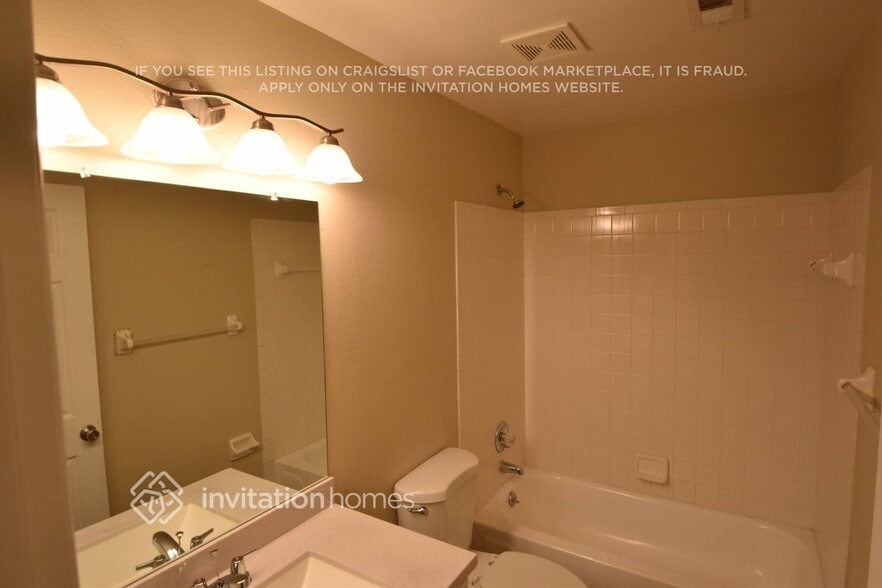 Building Photo - 422 Flamingo Ct