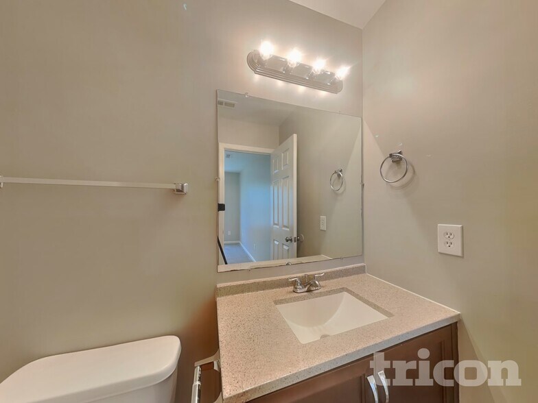 Building Photo - 9835 Veronica Dr