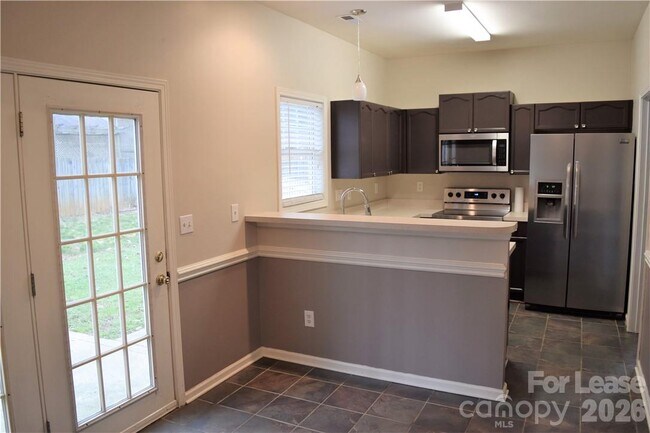 Building Photo - 21345 Aftonshire Dr