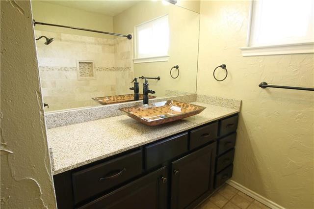 Building Photo - 3112 Kingston Dr