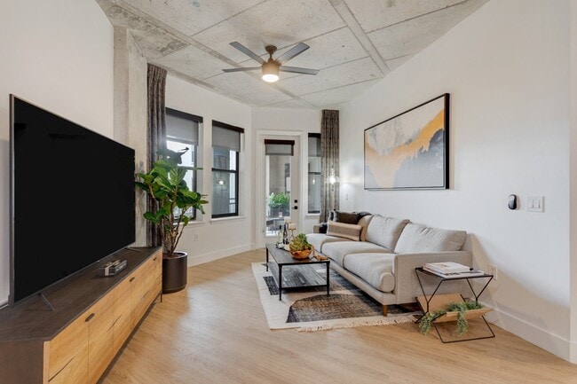 Building Photo - Elliston 23