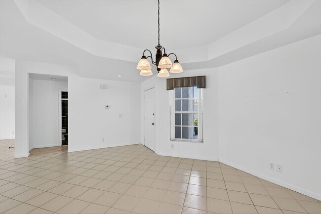Building Photo - 11570 Briarwood Cir
