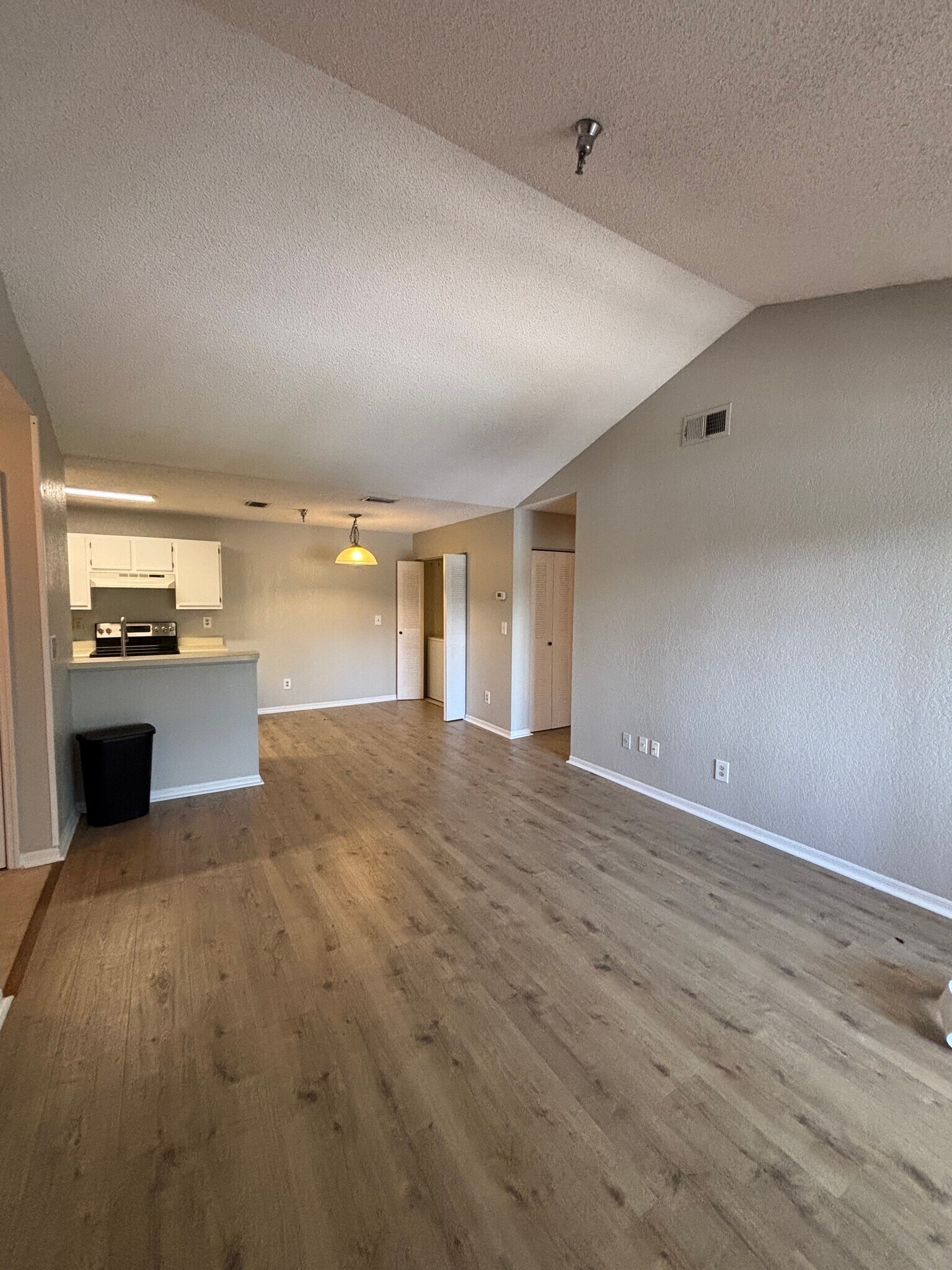 Building Photo - 1 Bed/1 Bath - Unit 2104