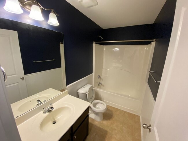 Building Photo - Like-New Townhome in Prime SW Durham Location!