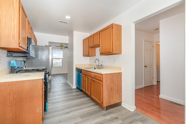 Building Photo - 6212 Spring Knoll Dr