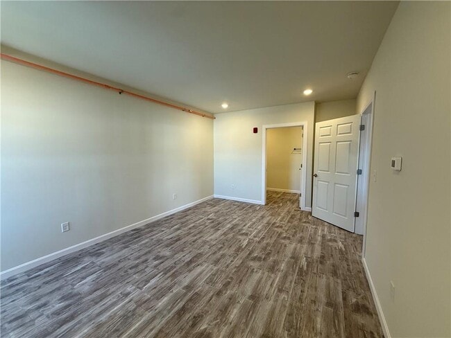 Building Photo - 327 Pine St