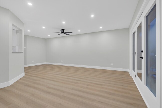 Building Photo - 10347 Dearlove Rd