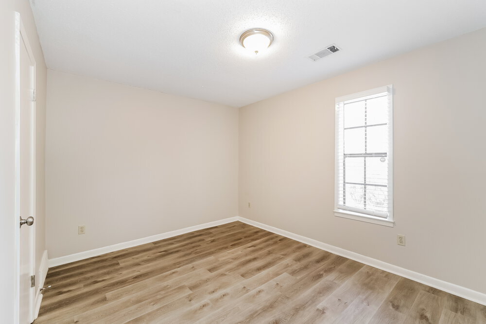 Building Photo - 7965 Meadow Trail Dr