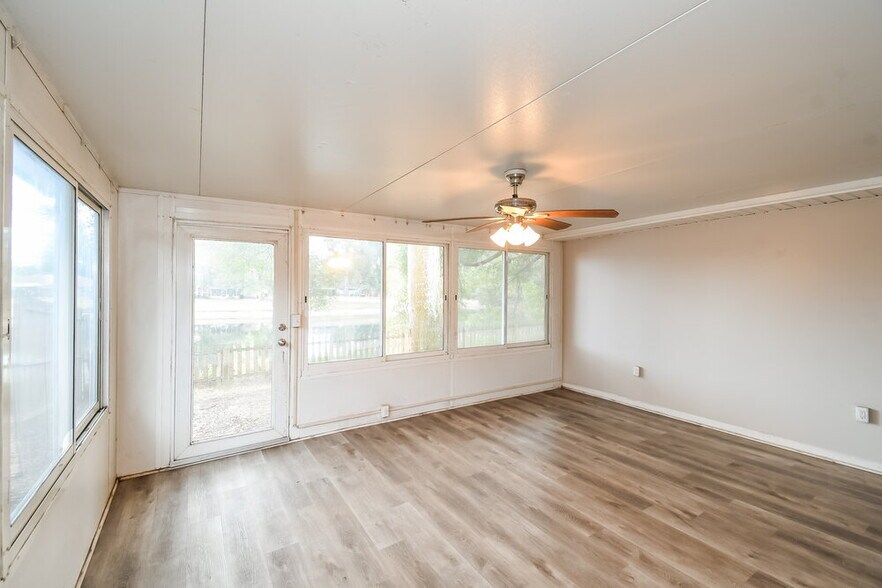 Building Photo - 1653 Spring Oaks Ln