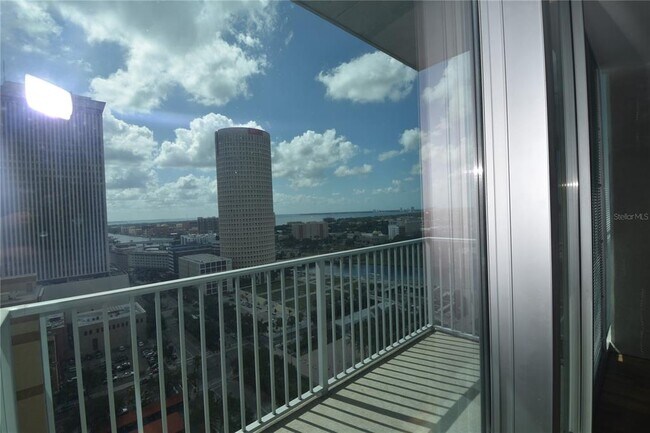 Building Photo - 777 N Ashley Dr