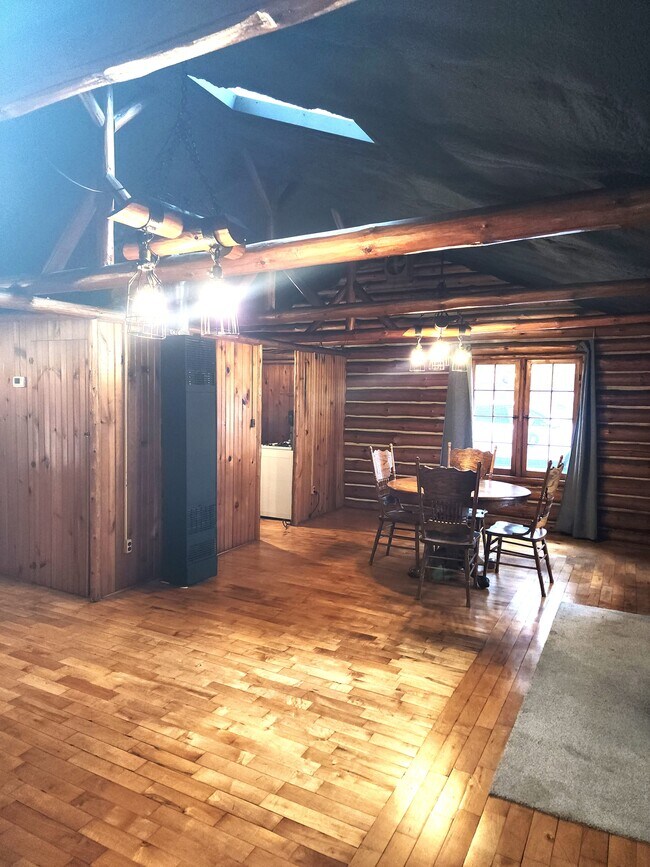 Building Photo - 3886 N West River Rd