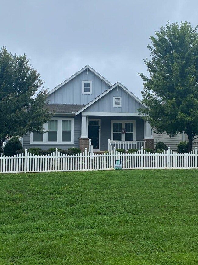 Building Photo - 4221 Courtly Ln