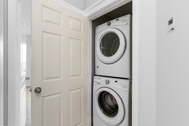 Building Photo - 1213 Nagle St