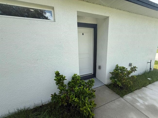 Building Photo - 141 Hummingbird St