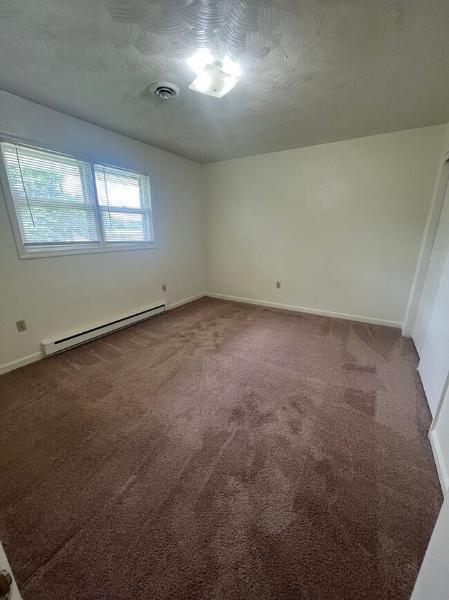 Building Photo - 207 Broce Dr