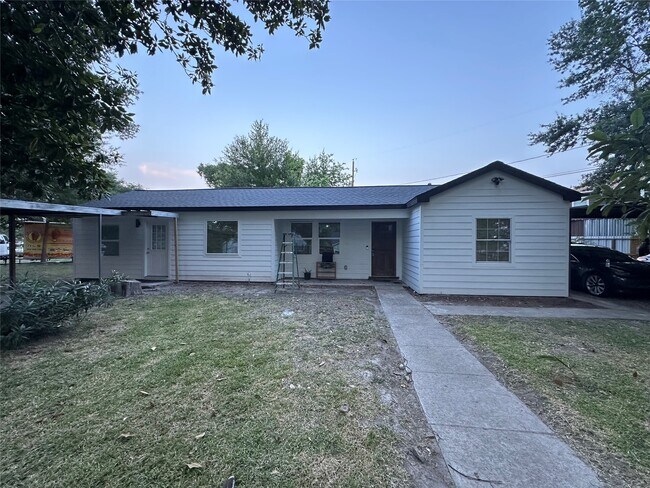 Building Photo - 32 Farrell St