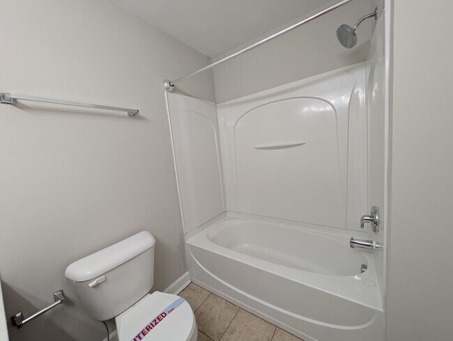 Building Photo - Cozy condo located in the Williamsburg on Commonwealth community minutes from Plaza Midwood!