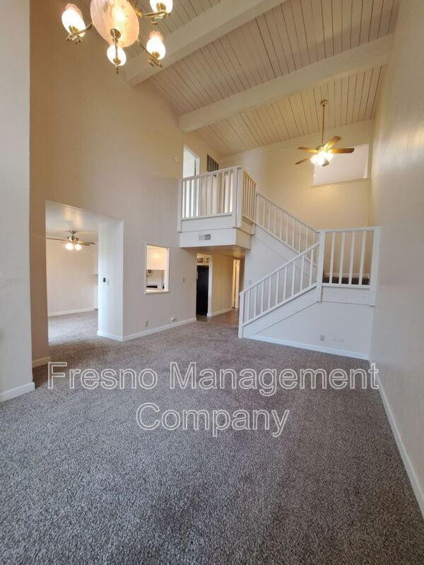 Building Photo - 4919 N Millbrook Ave