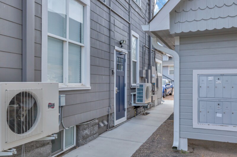 Building Photo - 1617 10th Ave