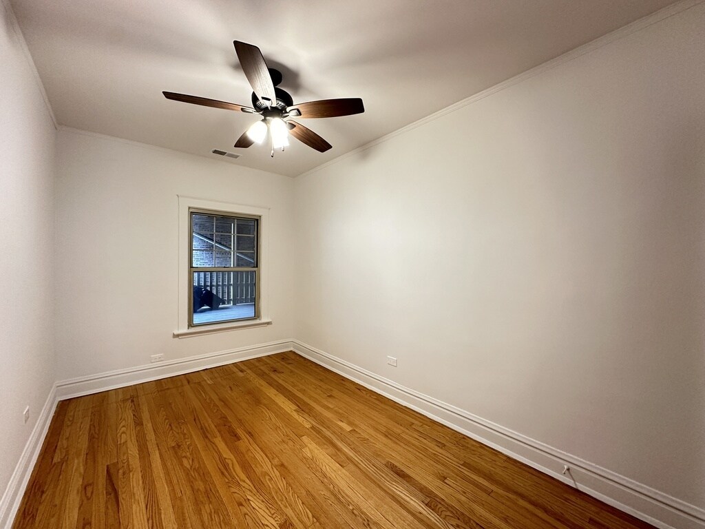 Building Photo - 2121 W Irving Park Rd