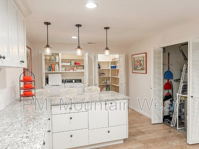 Building Photo - 171 E 3rd Ave