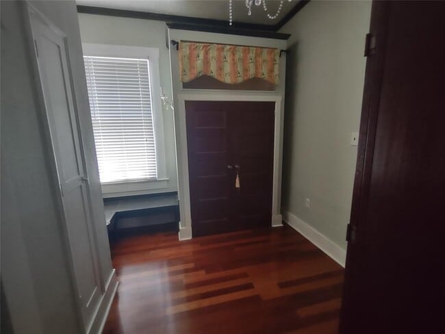Building Photo - 3127 Avenue Q