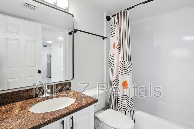 Building Photo - 8880 Colonnades Ct W