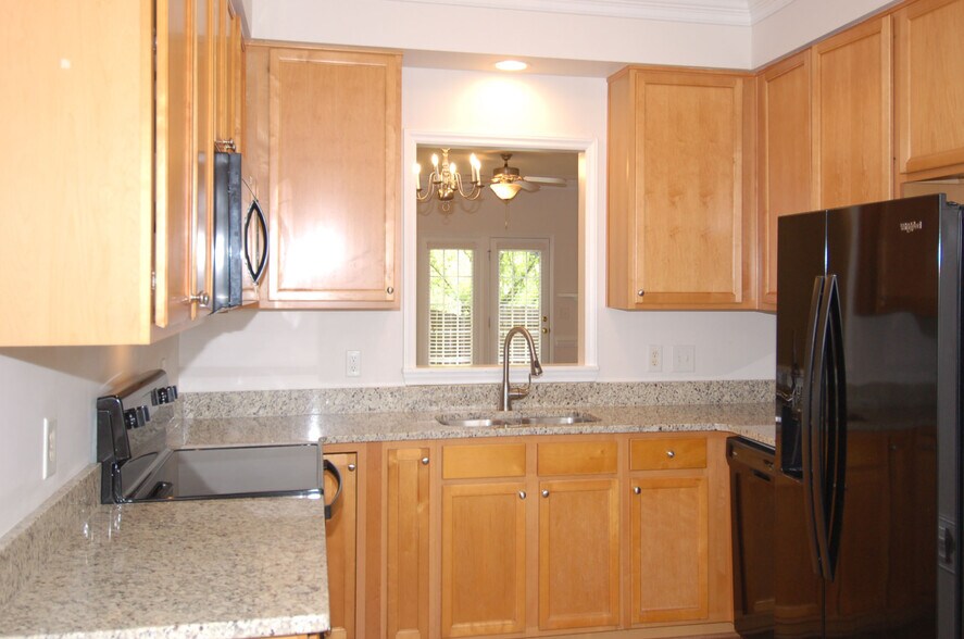 Building Photo - 133 Old Grove Ln