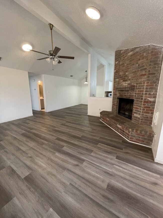 Building Photo - 2730 Mud Lake Dr