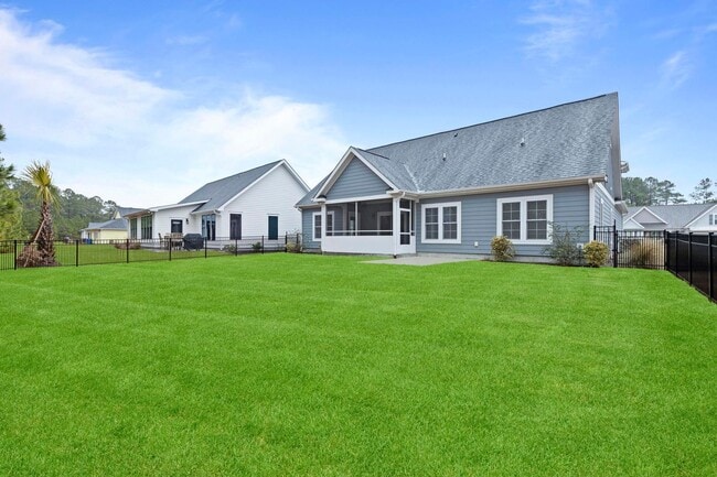 Building Photo - Beautiful Home Available with Tons of Upgr...