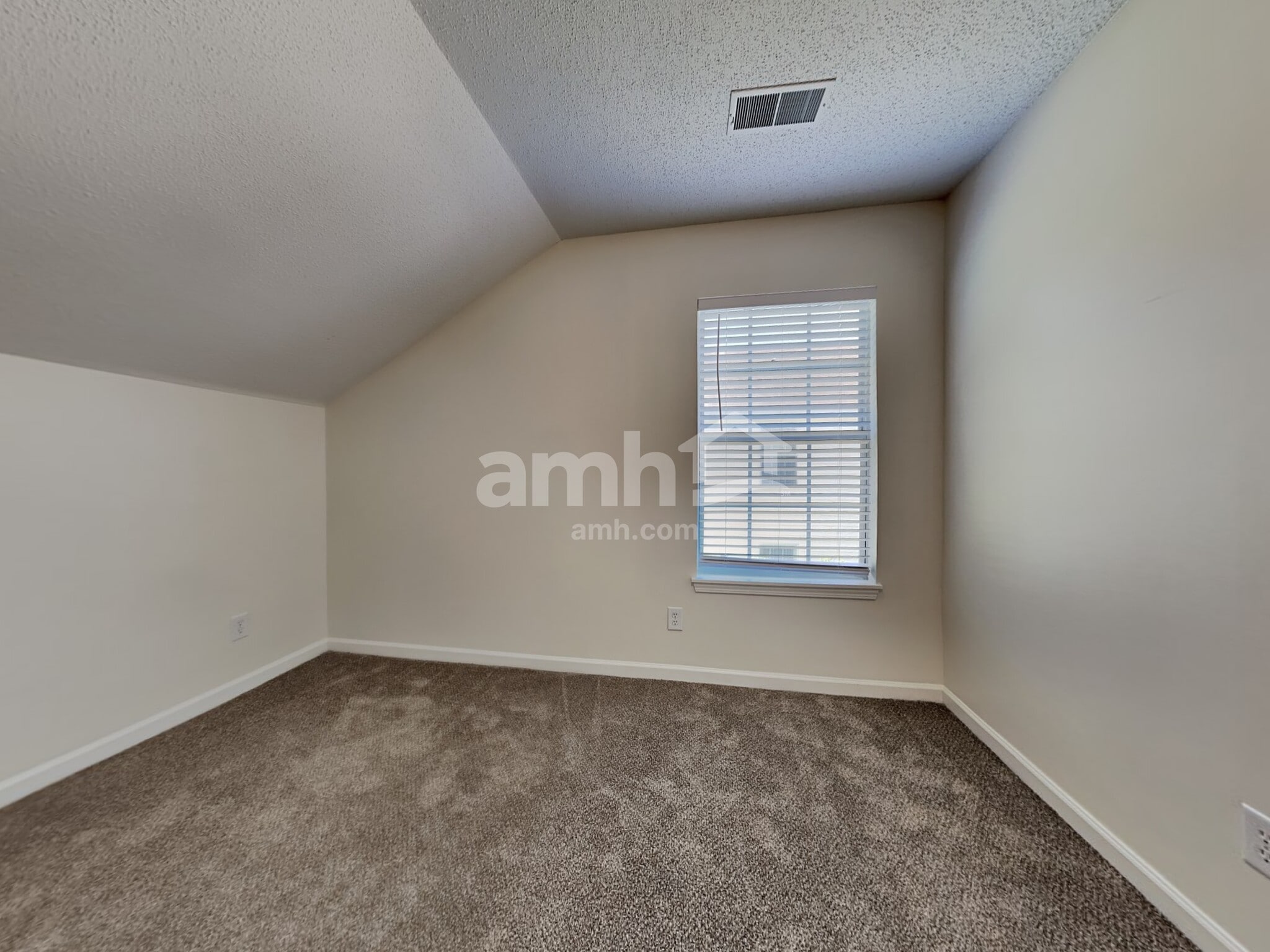 Building Photo - 119 Macallan Ct