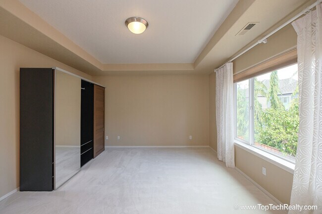 Building Photo - Lovely 4 Bedroom | 2.5 Bathroom | Corner Lot Single Family Home | In Beautiful Orenco Gardens Com...
