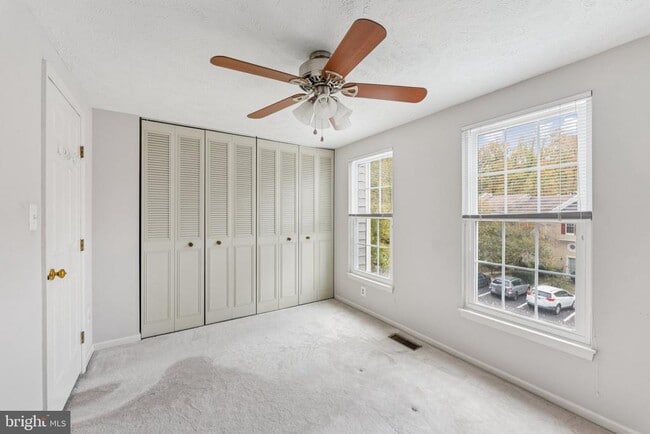 Building Photo - 1581 Woodcrest Dr