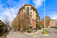 Building Photo - 700 E Denny Way