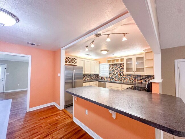 Building Photo - Large 3/2 in Tech Terrace