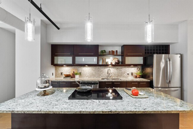 Building Photo - 915 Olive St