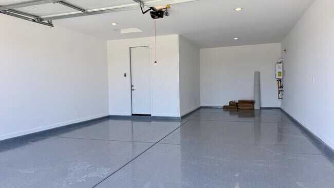 Building Photo - 15988 W Desert Spoon Dr