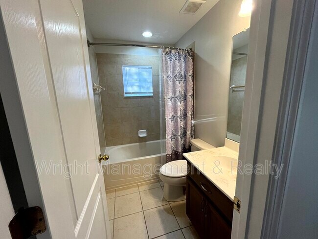 Building Photo - 7843 Foxgrove Dr