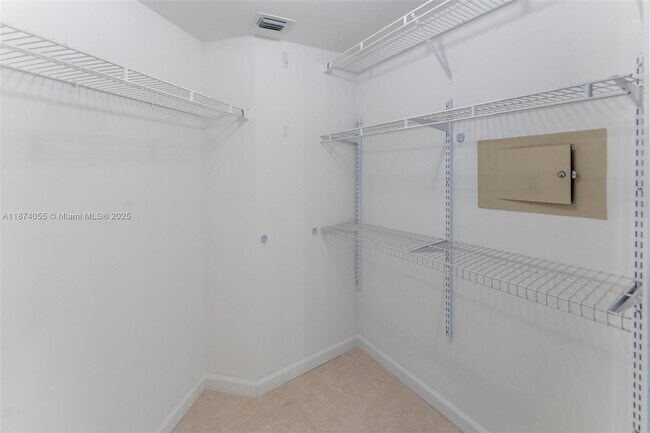 Building Photo - 3530 Mystic Pointe Dr