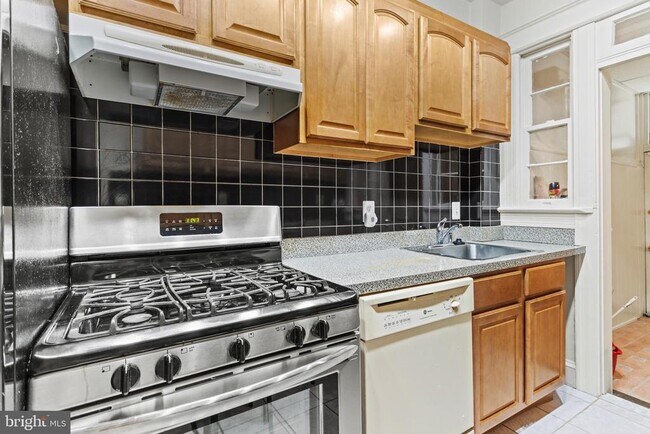 Building Photo - 415 Gallatin St NW