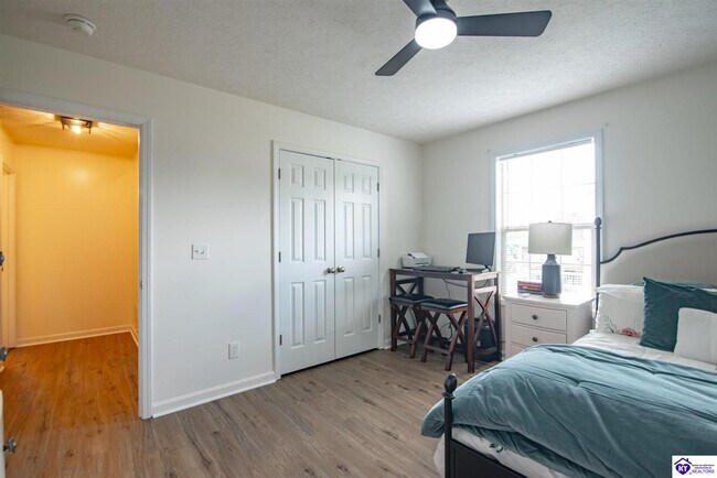 Building Photo - 114 Twin Lakes Dr