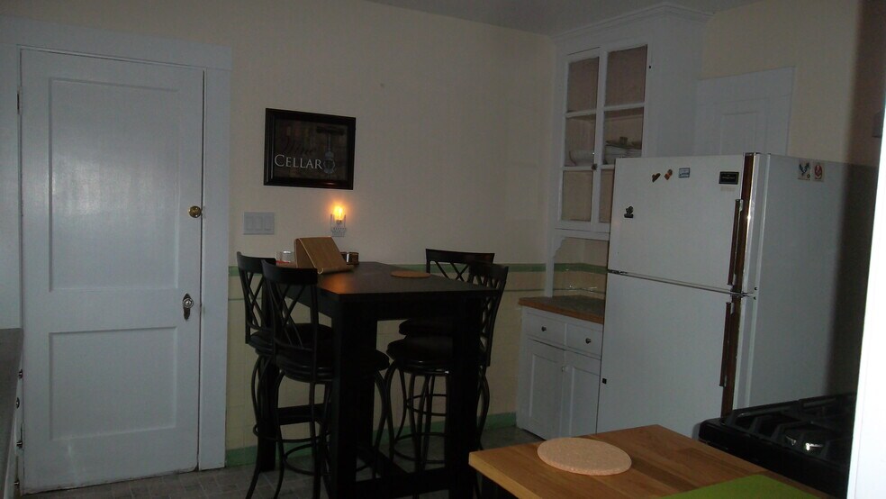Eat in Kitchen - 33 Greycliff Rd